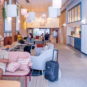 بيت شباب Latroupe Poblenou, برشلونة